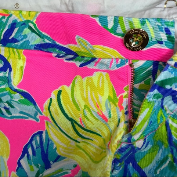Lilly Pulitzer Buttercup “Pink Sunset Local Flavor” Scalloped Shorts. Size 0 - Picture 6 of 6
